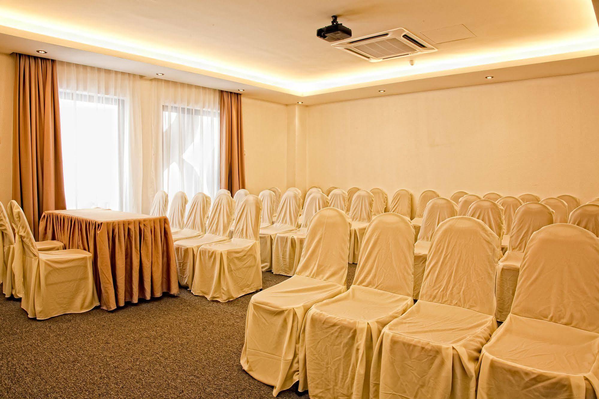 The Leverage Business Hotel - Rawang Exterior photo